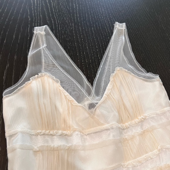 Stunning Ivory BCBG Max Azria Ivory tiered dress Sz 4 - Picture 6 of 9